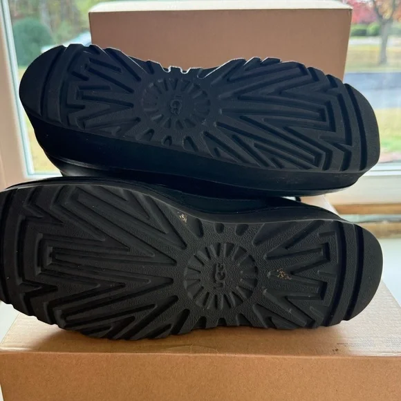 UGG Cityfunc Zip Water-Resistant
Platform Bootie - Picture 9 of 11